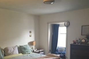 Building Photo - 140 Sumac St