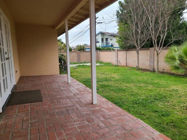 Building Photo - 15720 Rose Ln