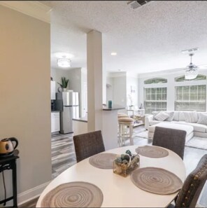 Building Photo - 2252 Beach Dr