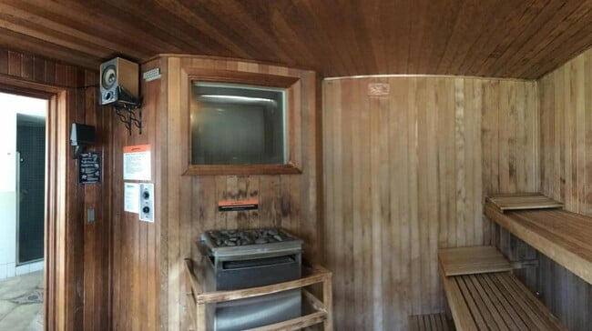 Building Photo - 1341 Kapiolani Blvd