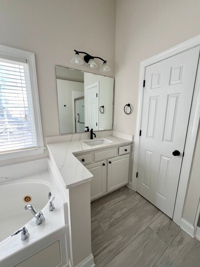 Building Photo - Four bedroom, 3.5 bath house in Elon!  Mus...