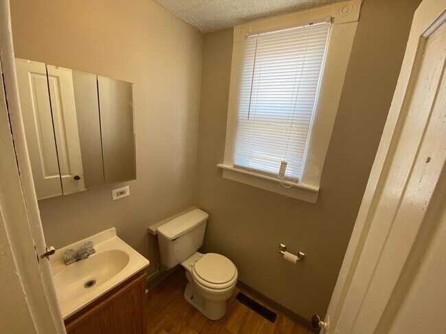 Building Photo - Hunter Ave 1444-1446 MLR (LH2)