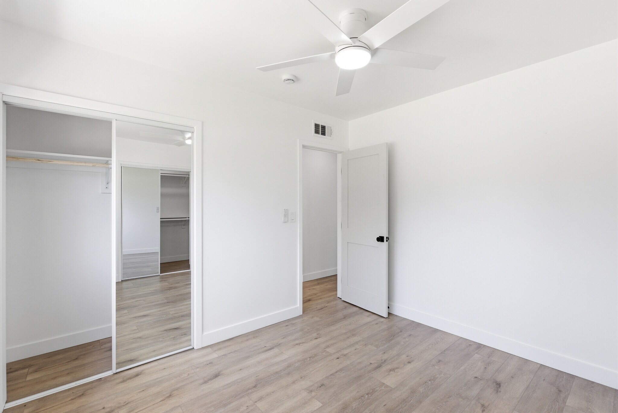 Building Photo - 16257 Los Alimos St