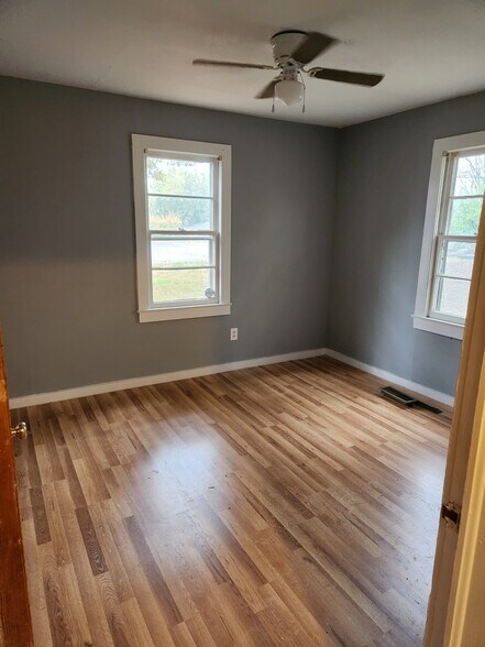 Building Photo - 630 14th St SE