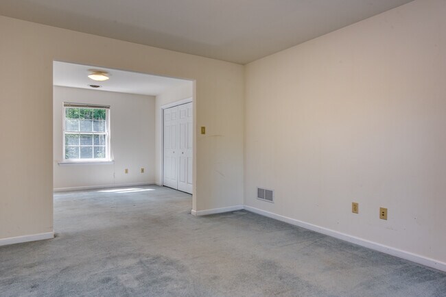 Building Photo - 80 Hillbrook Dr