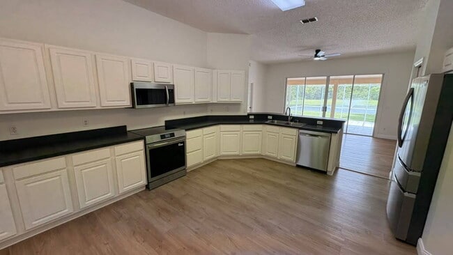 Building Photo - "Stunning 4-Bedroom Lake View Home in Oviedo – Spacious 2,132 Sq Ft Retreat!"