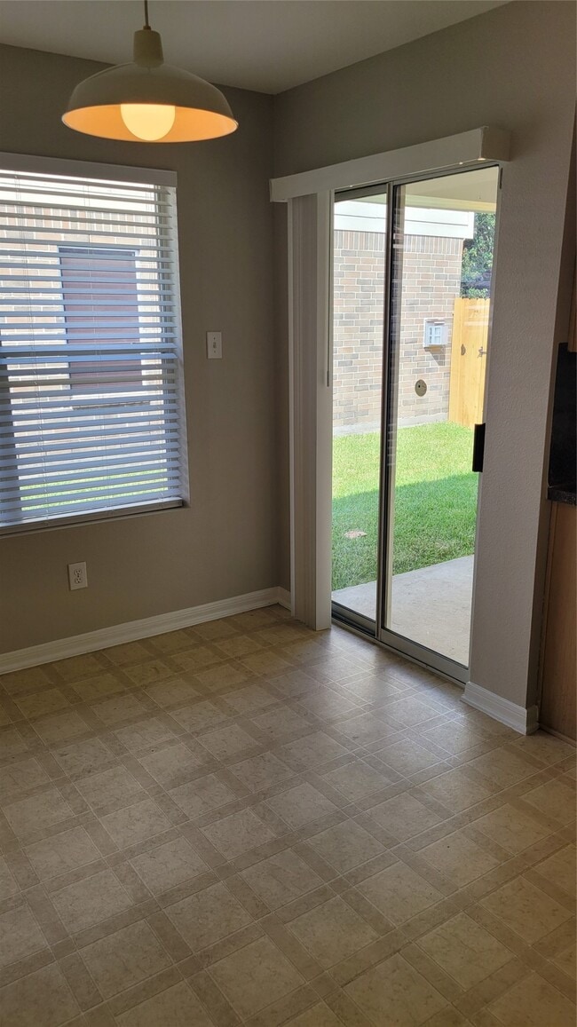 Building Photo - 7211 Foxwalk Ln