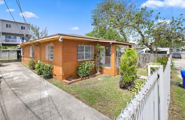 Building Photo - 3720 NW 20th Ct