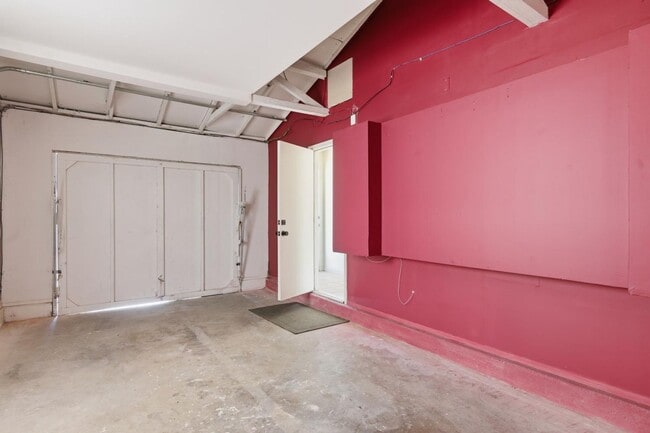 Building Photo - 3BD/1B Single Family Home - Zen Garden!