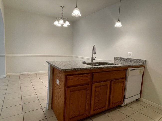 Building Photo - Shelby TWP 2-BR, 2-BA with Attached Garage, Lower Unit, Immediate Occupancy