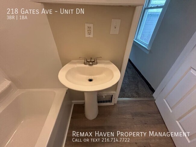 Building Photo - 218 Gates Ave