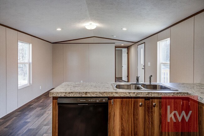 Building Photo - Chestnut St 119/Whispering Hills MHP