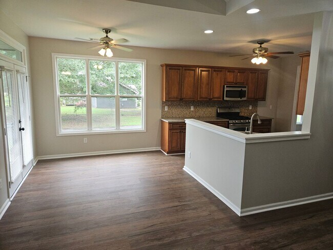 Building Photo - Spacious Hiram House on 1.37 Acres