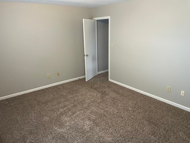 Building Photo - 455 Three Springs Rd