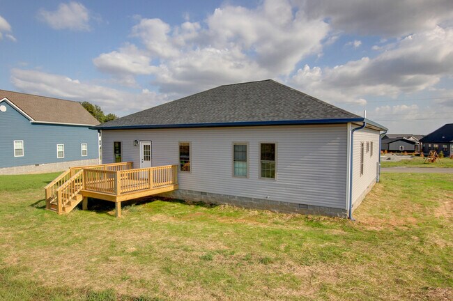 Building Photo - 102 Riverbend Dr