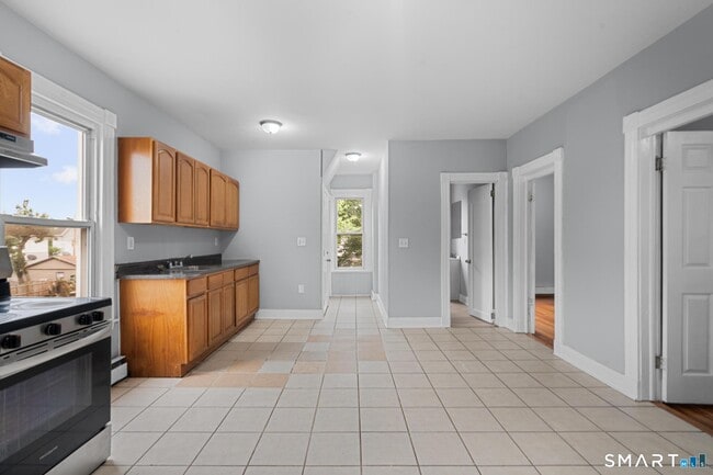 Building Photo - 354 Poplar St