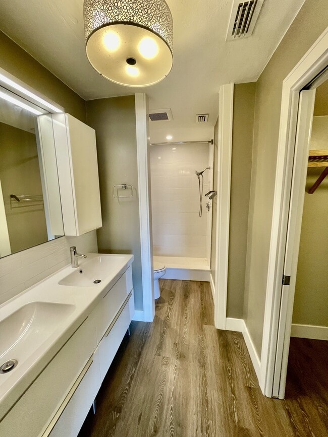 Building Photo - 15493 Admiralty Cir
