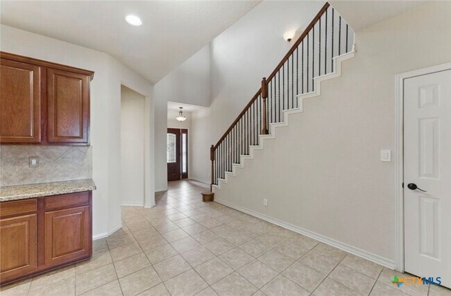Building Photo - 976 Parkview Dr