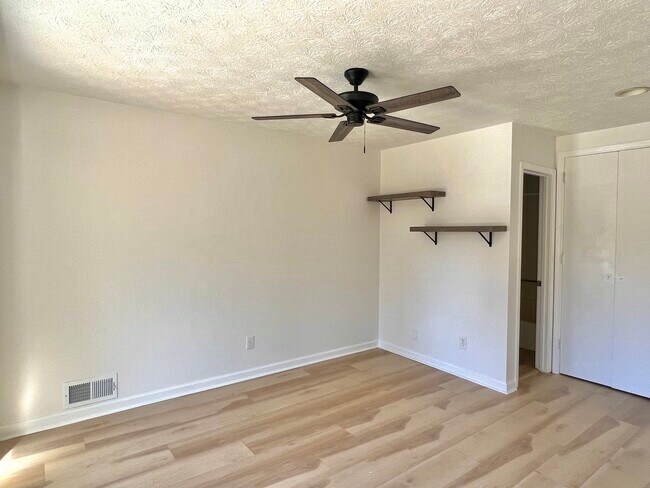 Building Photo - 2502 Wildrose Cir