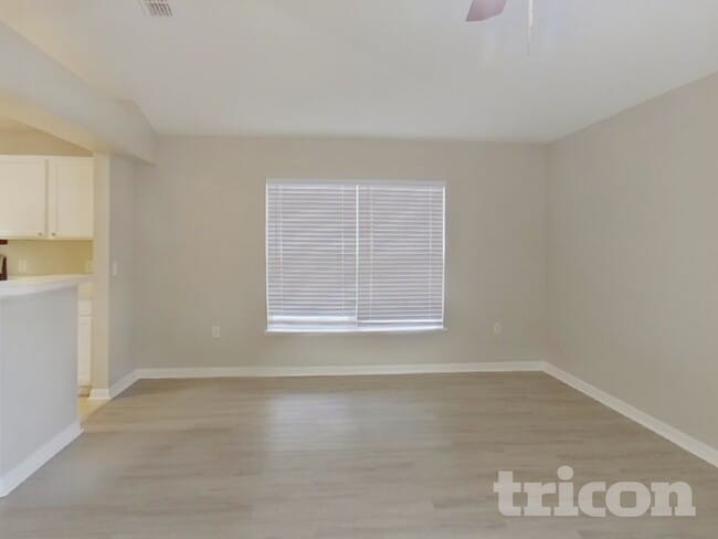 Building Photo - 916 Jayhil Dr