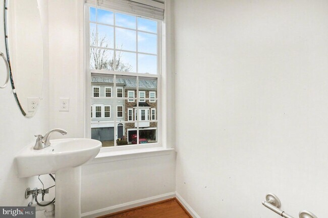 Building Photo - 1304 Gilmore St