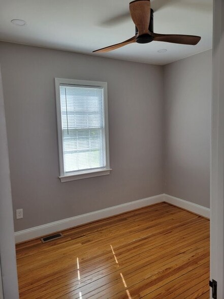 Building Photo - 126 Tred Avon Ave