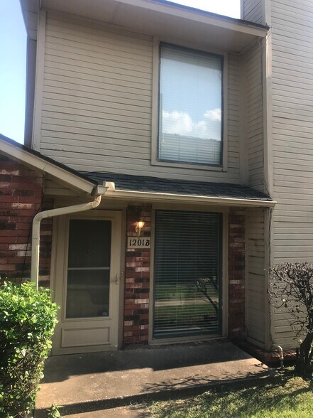Building Photo - 1201 Sequoyah St