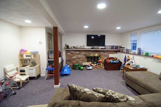 Building Photo - 60 Greenleaf Cir