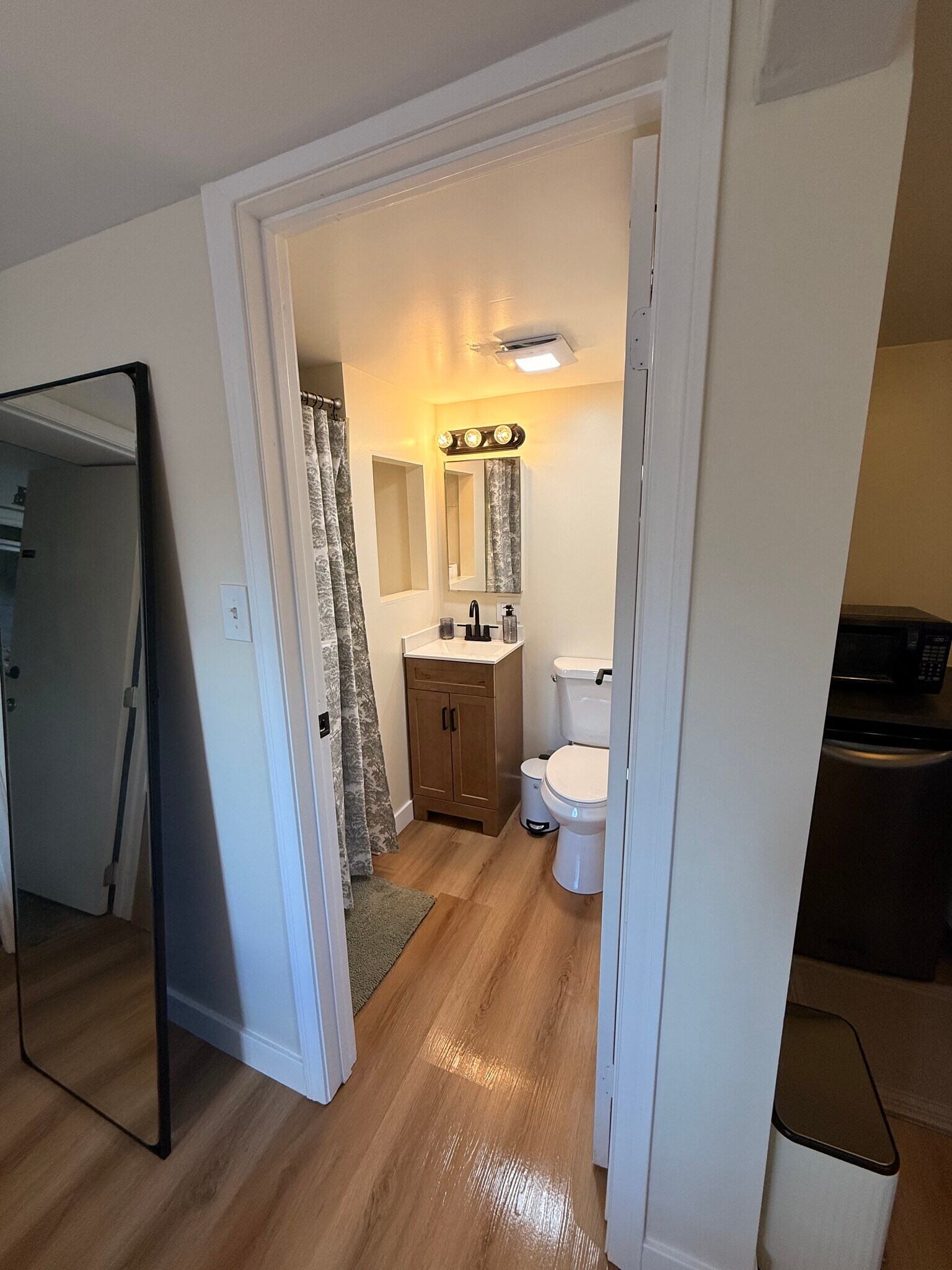 Building Photo - 1295 Foothill Dr