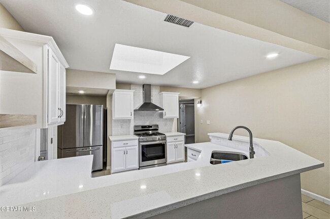 Building Photo - 1308 Rose Bud Ln