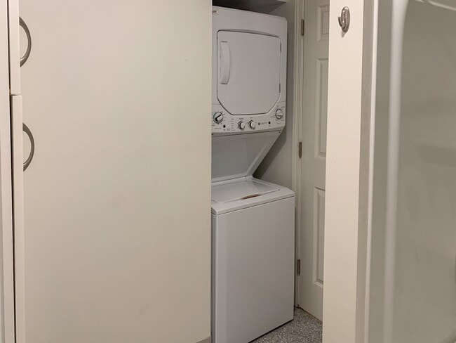 Building Photo - Spacious 3-Bedroom Apartment Near UVM with Private Entrance & Parking