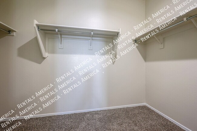 Building Photo - 18436 W Artemisa Ave