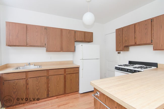 Building Photo - 428 W Belden Ave