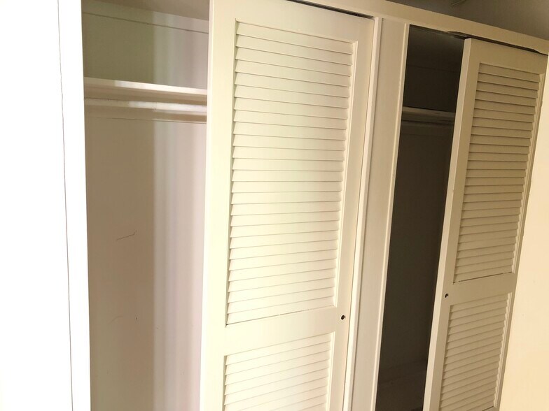 Hallway Storage - 950 25th St NW