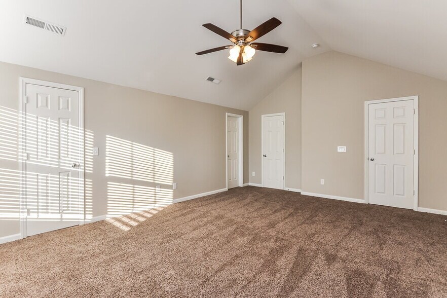 Building Photo - 3715 Horseshoe Farm St