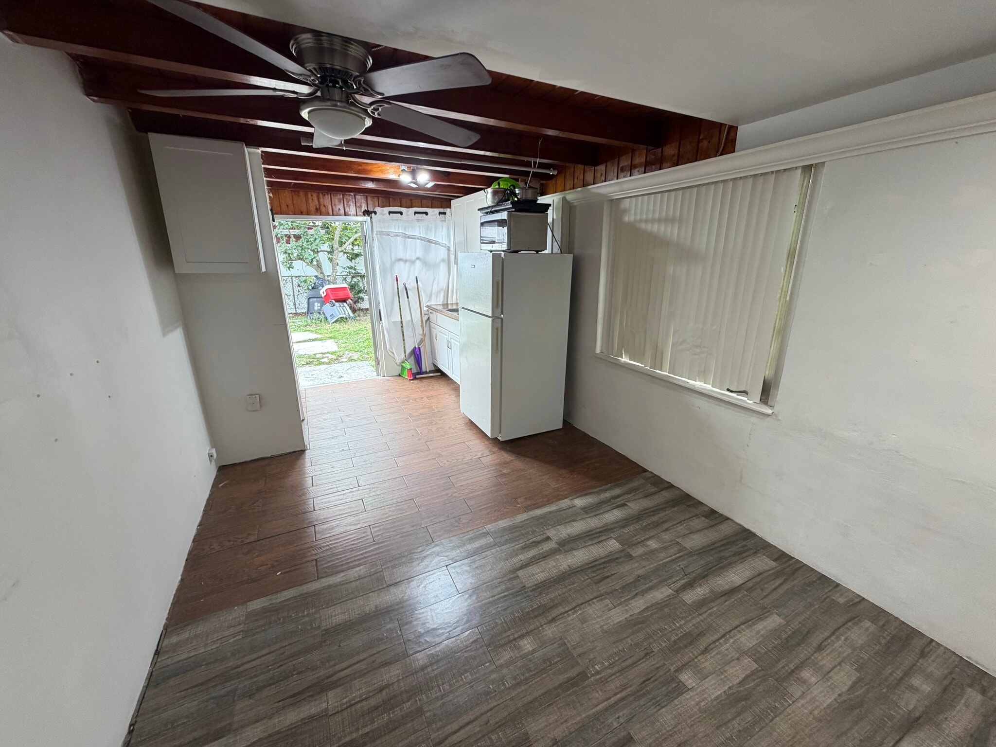 Building Photo - 1410 N 65th Ter