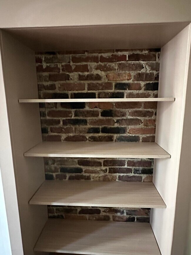 Building Photo - 307 W Main St