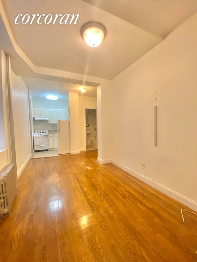 Building Photo - 413 E 69th St