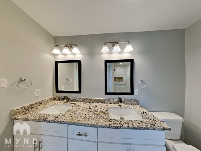 Building Photo - 712 Perry Ave