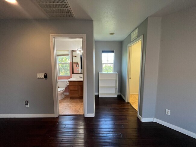 Building Photo - Stylish 3-Bedroom Home with Loft in Gated Community