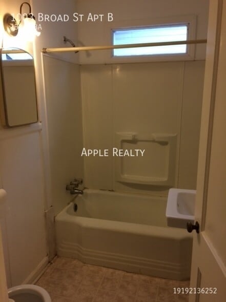 Building Photo - 1003 Broad St