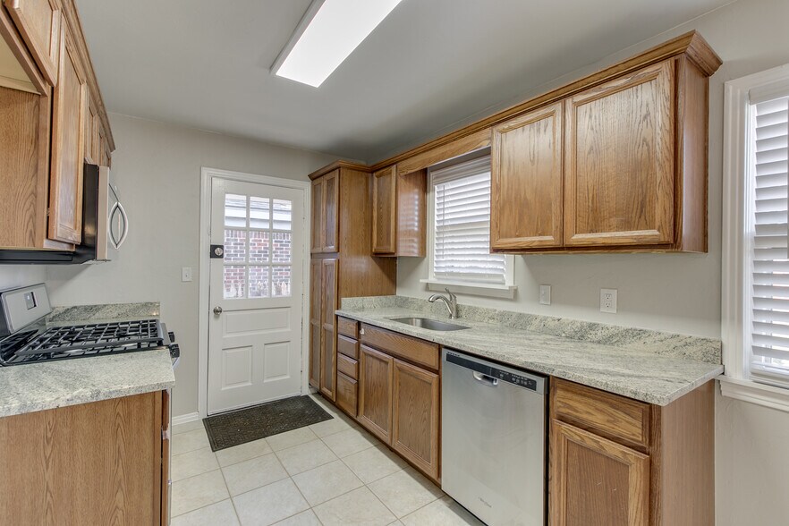 Building Photo - 3012 NW 44th St