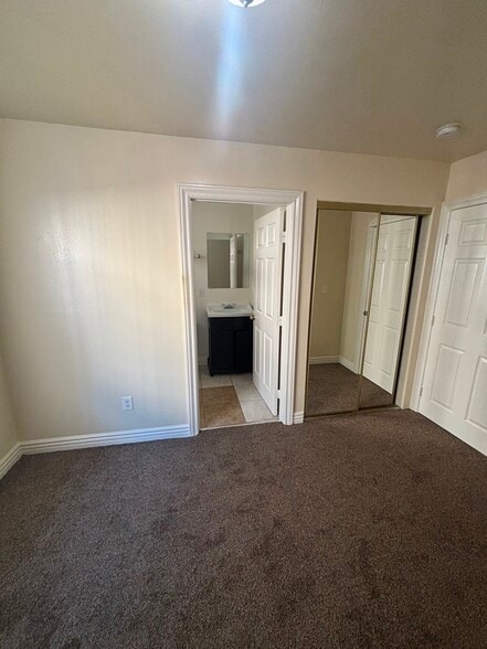 Building Photo - 132 E 79th St