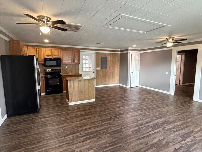 Building Photo - 16219 Greenwood Dr