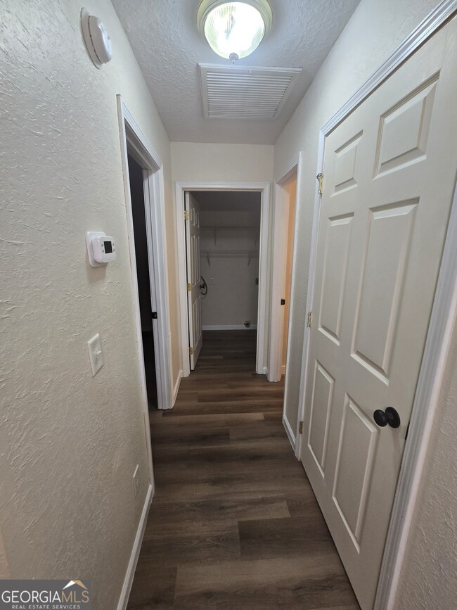 Building Photo - 401 S Ashley St