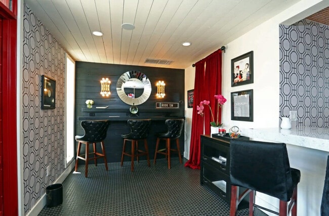 Building Photo - 5106 N Lamar Blvd