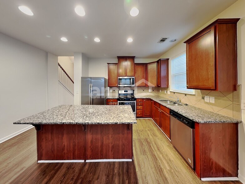 Building Photo - 1823 Madrid Falls Dr