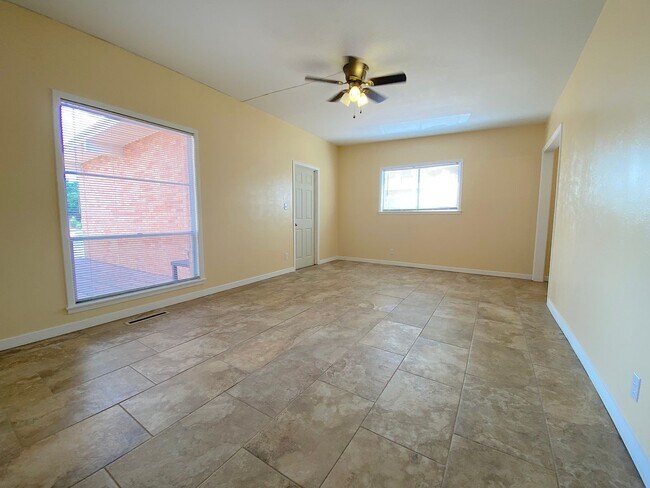 Building Photo - Northeast El Paso 3 Bed Refrig A/C! All Tile Flooring