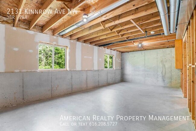 Building Photo - 2131 Kinnrow Ave NW