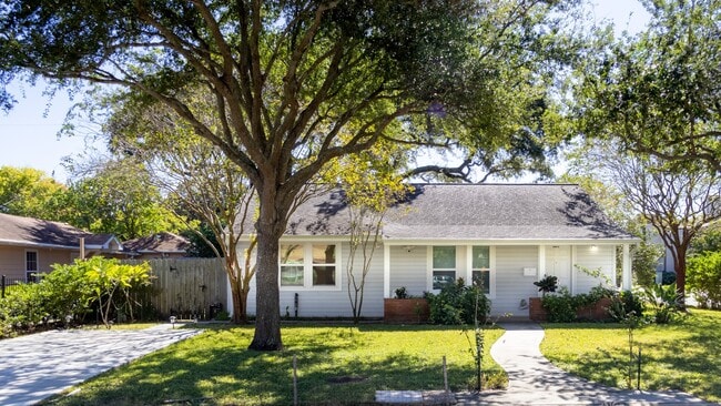 Primary Photo - 127 Pompano Ave